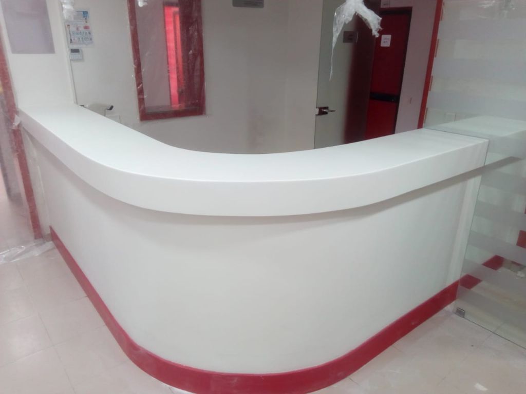 Curved Counter — Red Accent