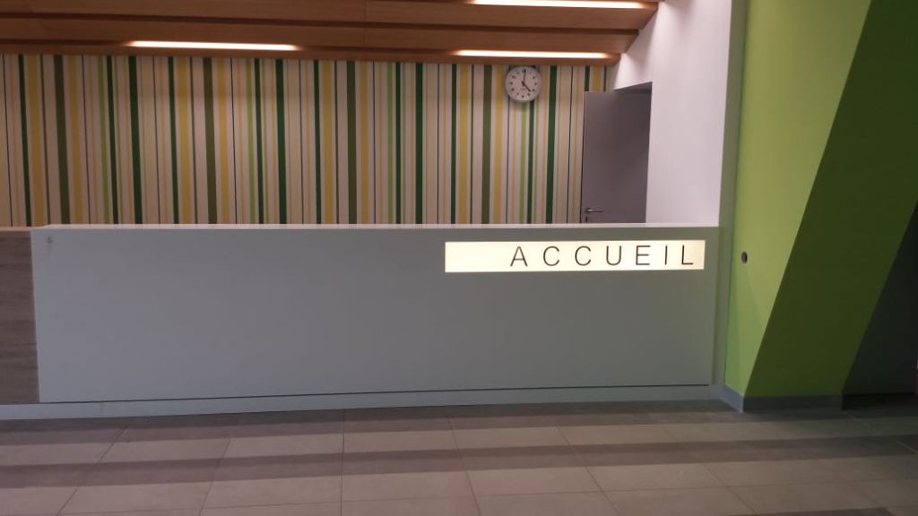 Accueil Counter — Striped Wall